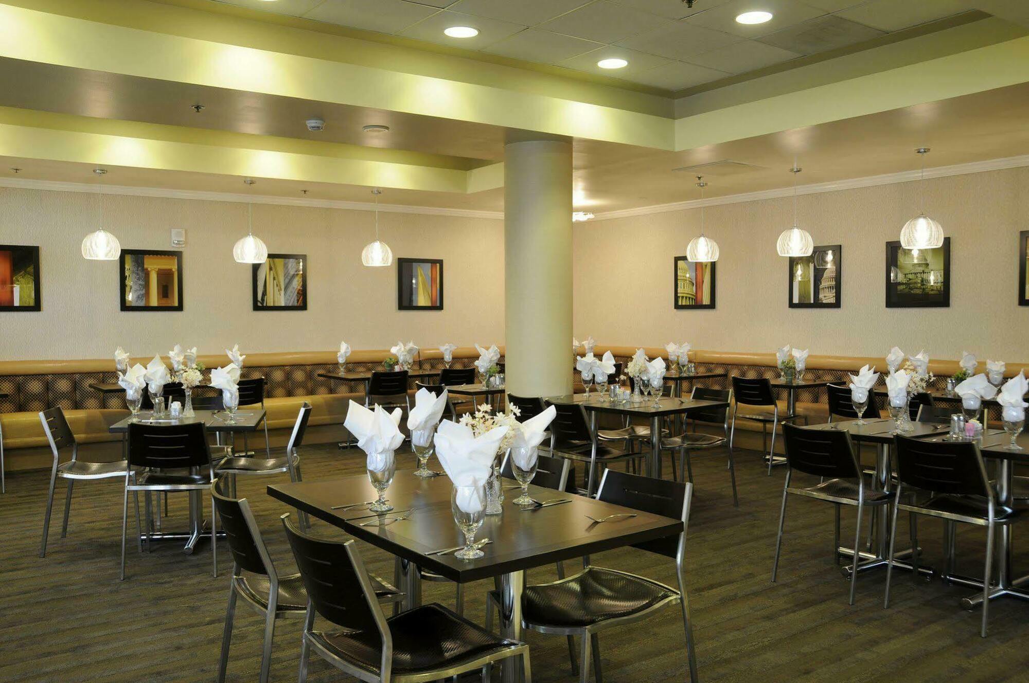 Embassy Suites Tysons Corner Restoran gambar